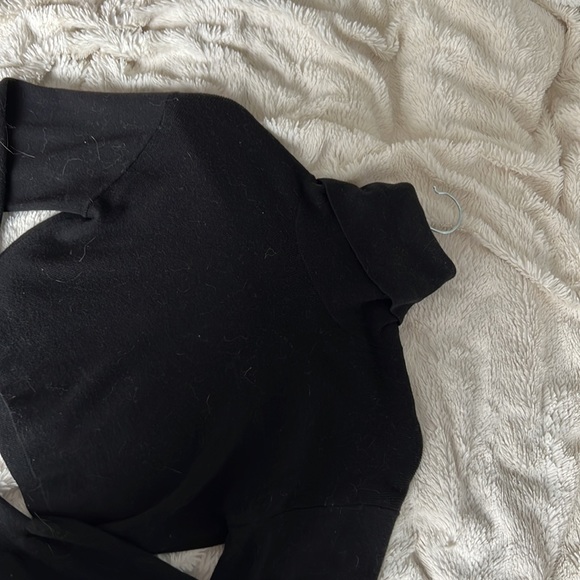 Aritzia Rebecca cropped sweater - Picture 3 of 5